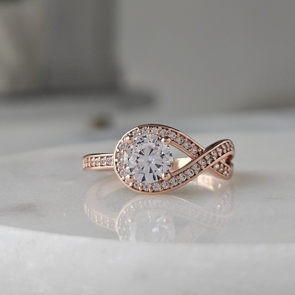 Rose Gold ring, 18k Rosegold finish From the Charmed Aroma - Picture 2 of 5